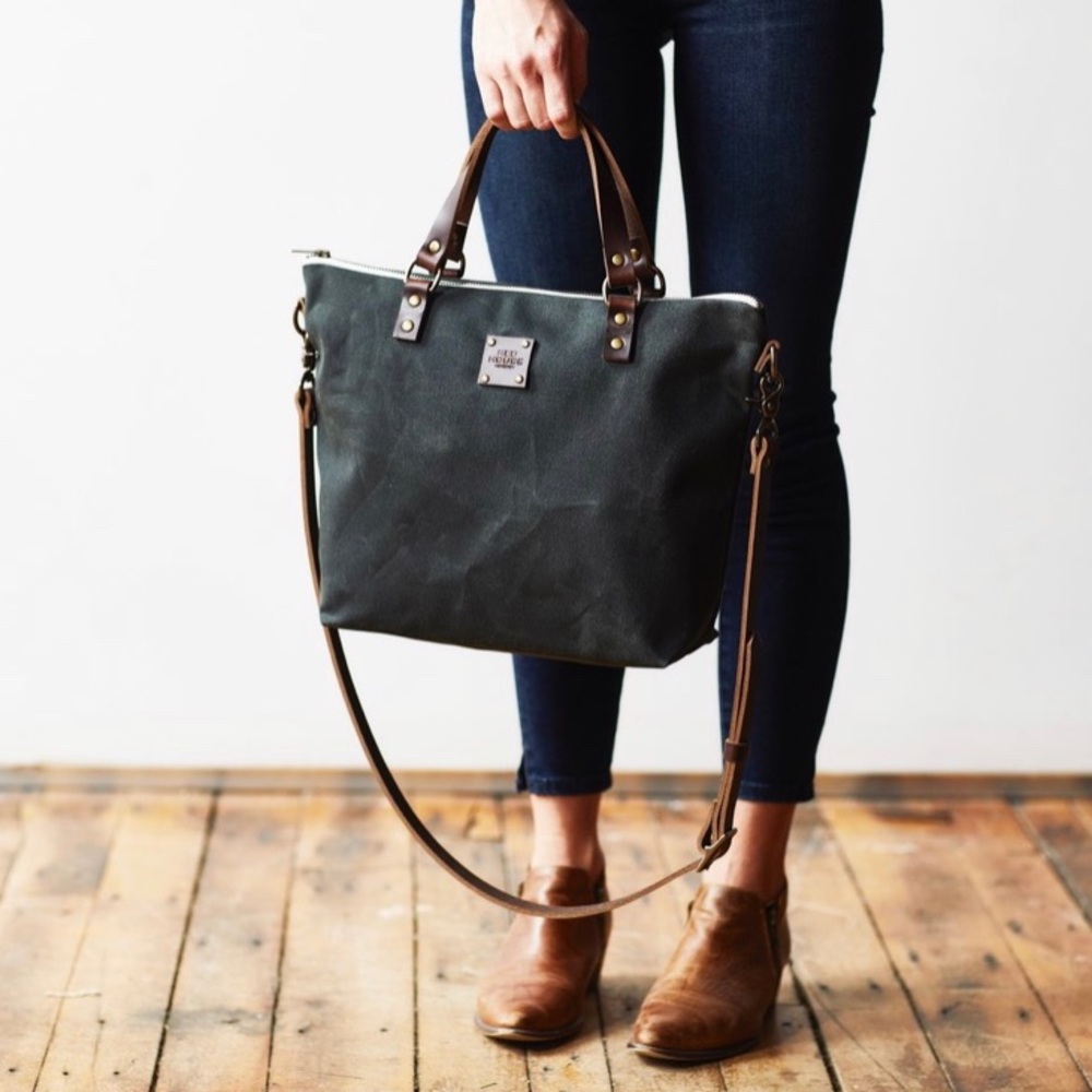 The Red House Vermont Crossbody Day Bag